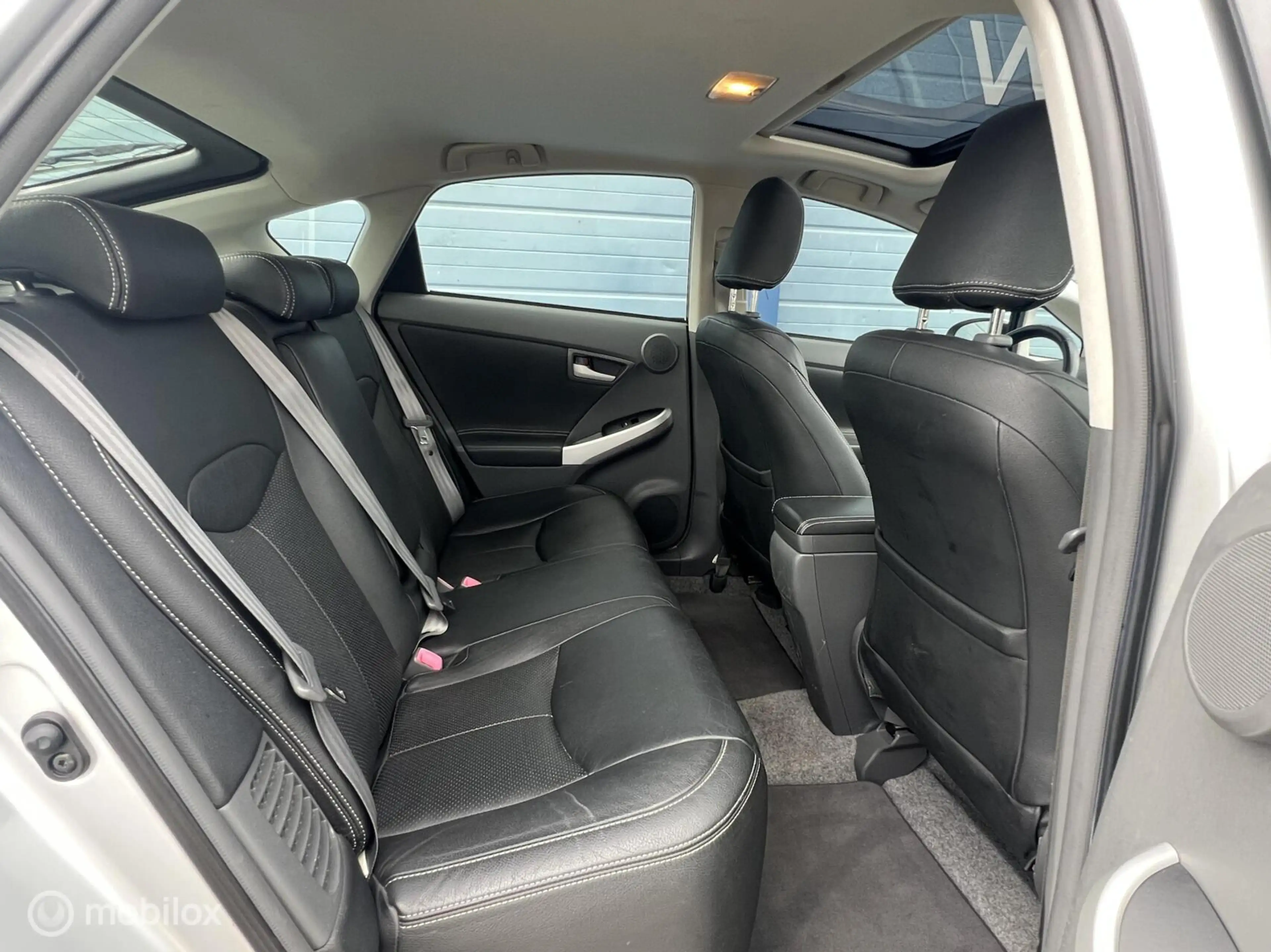 Toyota Prius 1.8 Dynamic Business / DEALER ONDERH. / CARPLAY! — photo 28