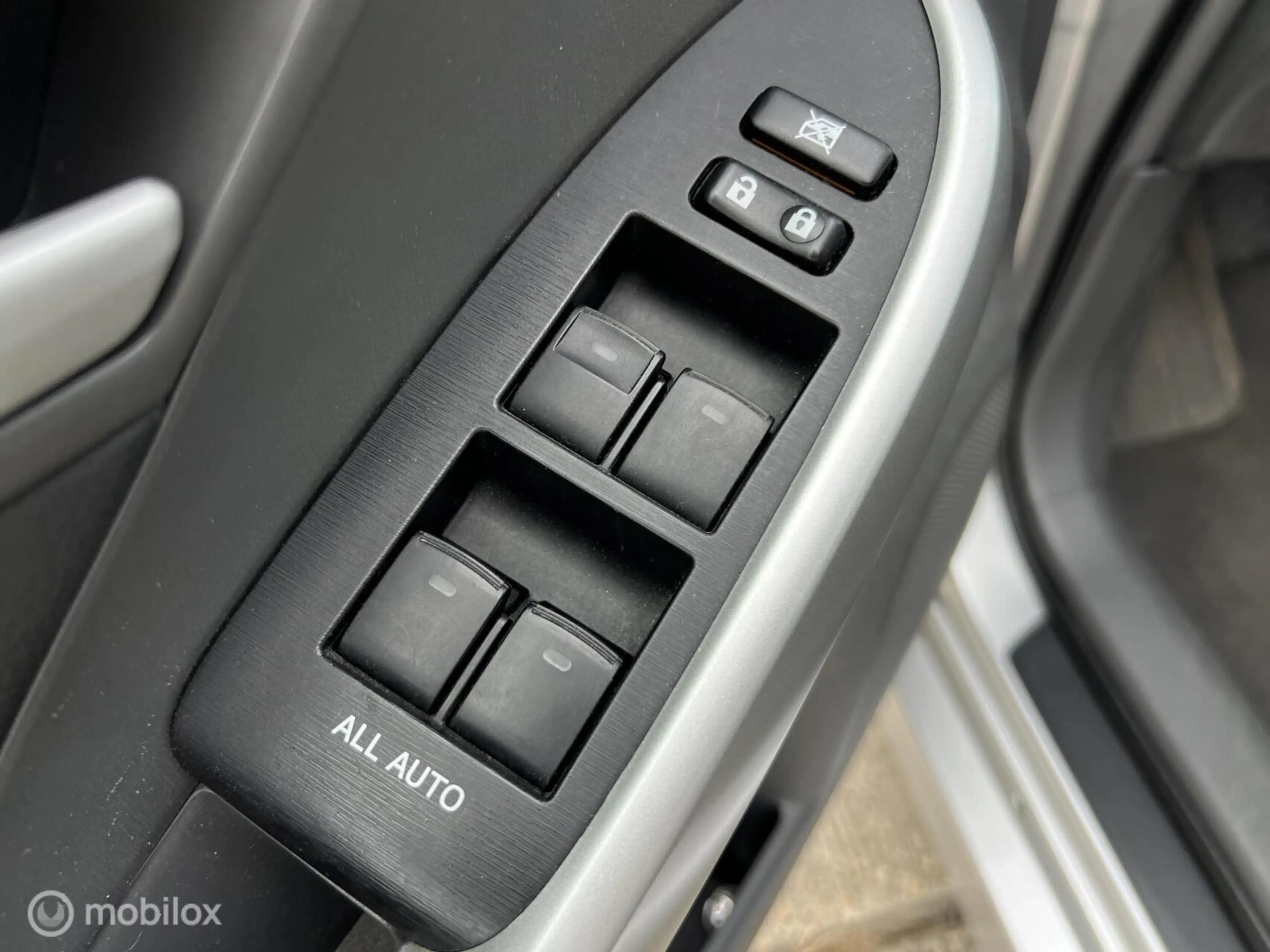 Toyota Prius 1.8 Dynamic Business / DEALER ONDERH. / CARPLAY! — photo 13