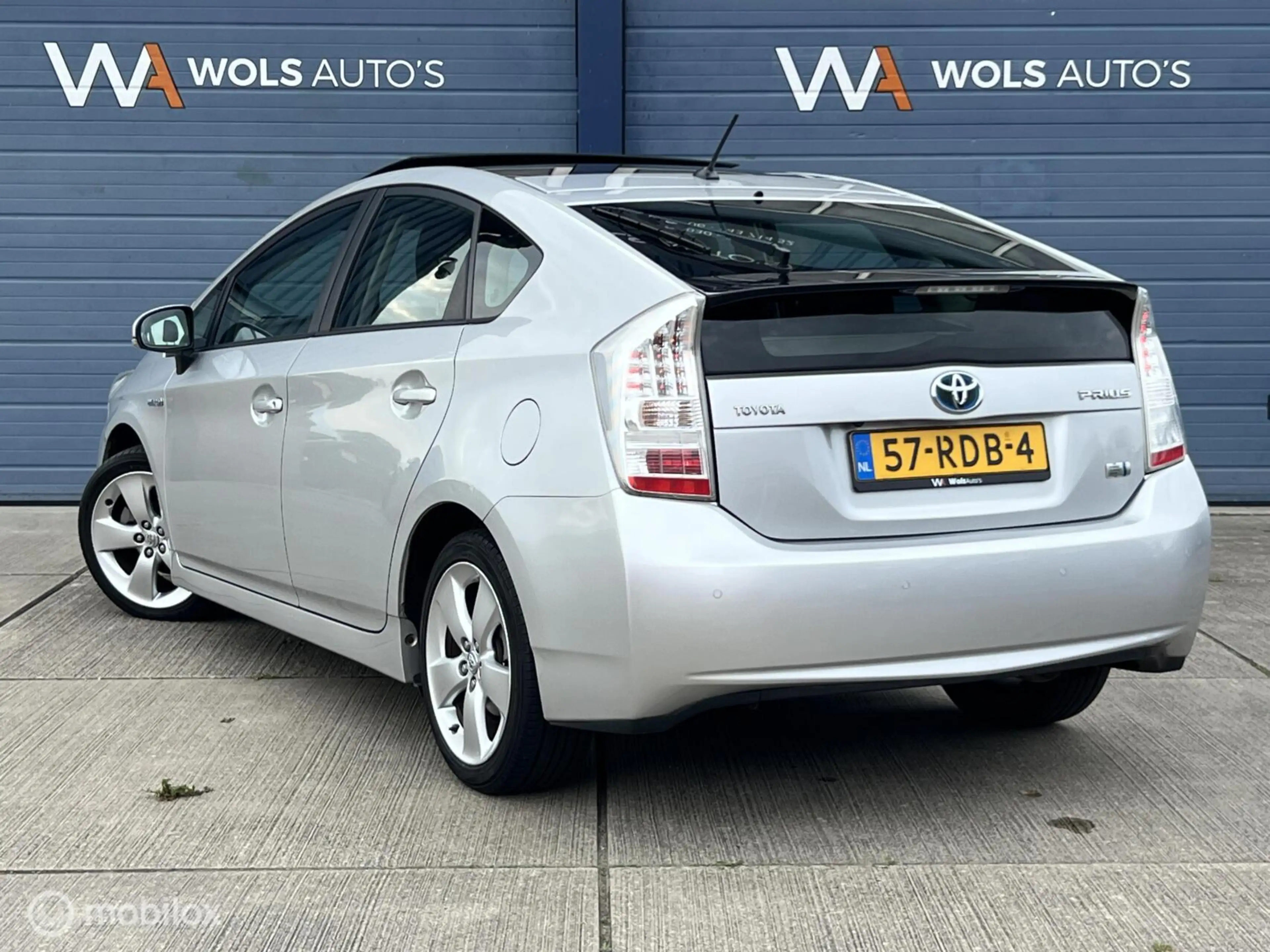 Toyota Prius 1.8 Dynamic Business / DEALER ONDERH. / CARPLAY! — photo 2