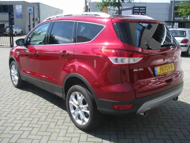 Ford Kuga view 3