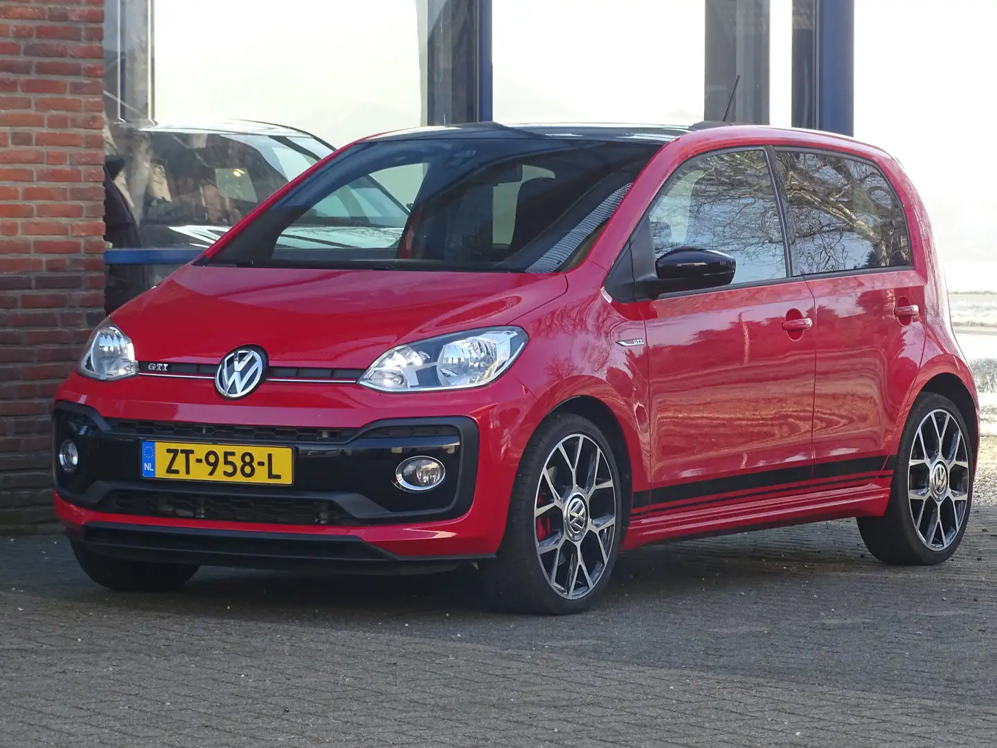 Volkswagen up! 1.0 TSI GTI BEATS Rouge - 1