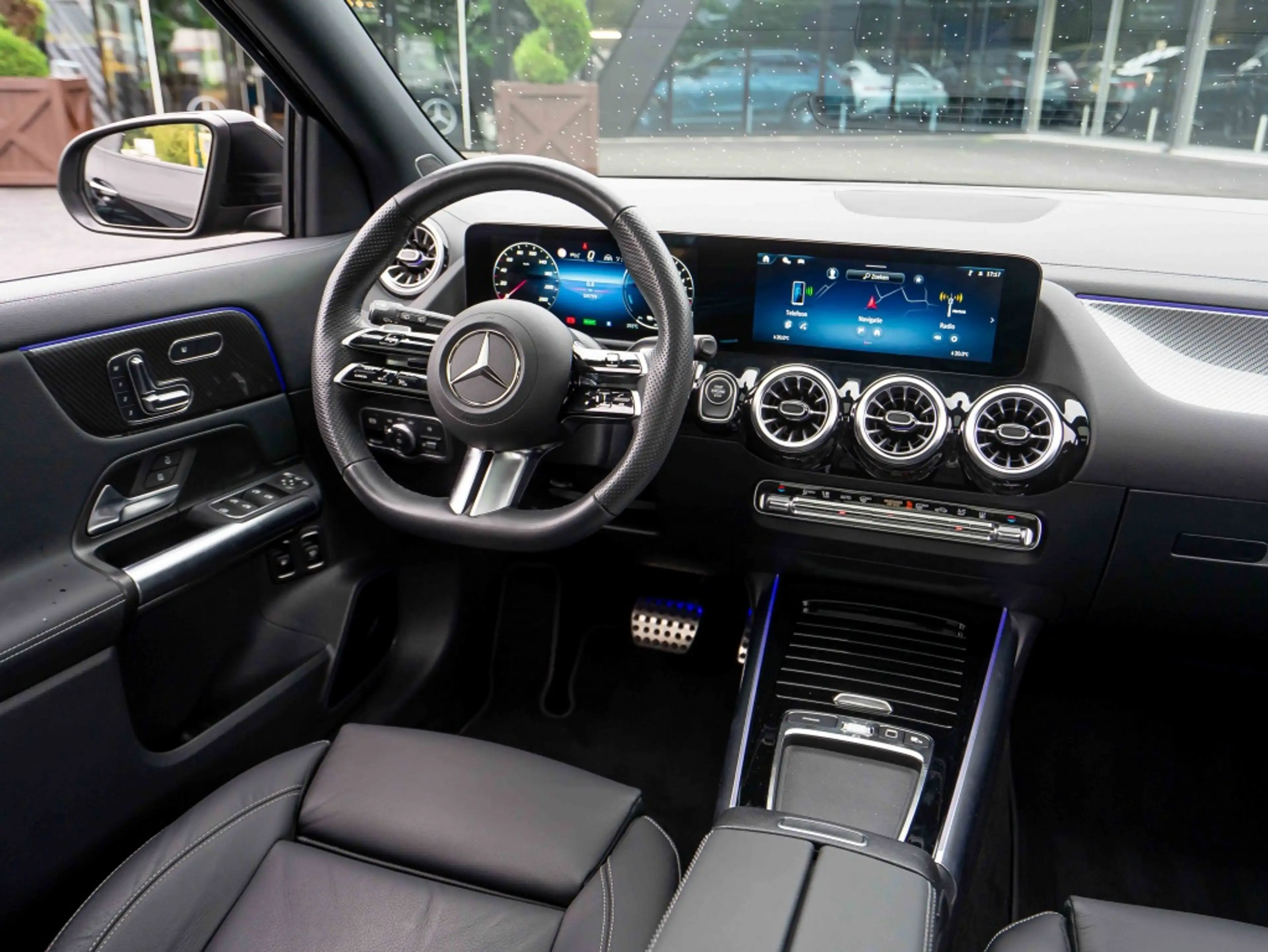 Mercedes-Benz GLA 250 GLA 250e AMG Line | Pano | Burmester | Trekhaak | — photo 13
