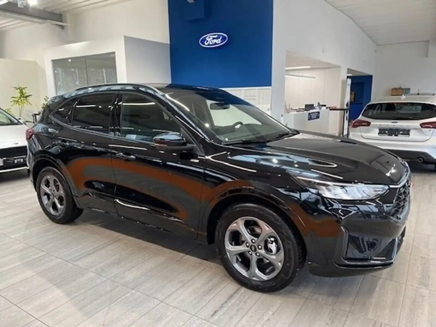 Ford Kuga 1.5i benzine ST-Line AUTOMAAT 186pk Negro - 1