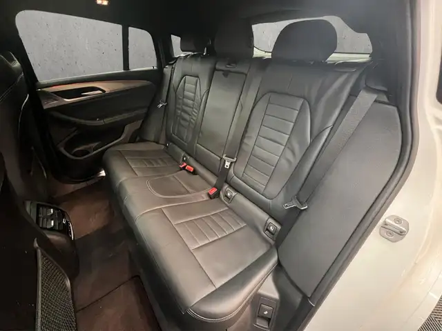 BMW X4 view 13