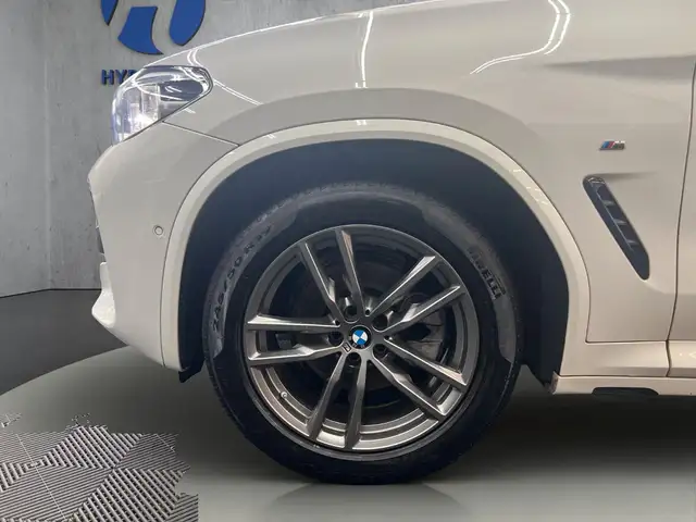 BMW X4 view 10