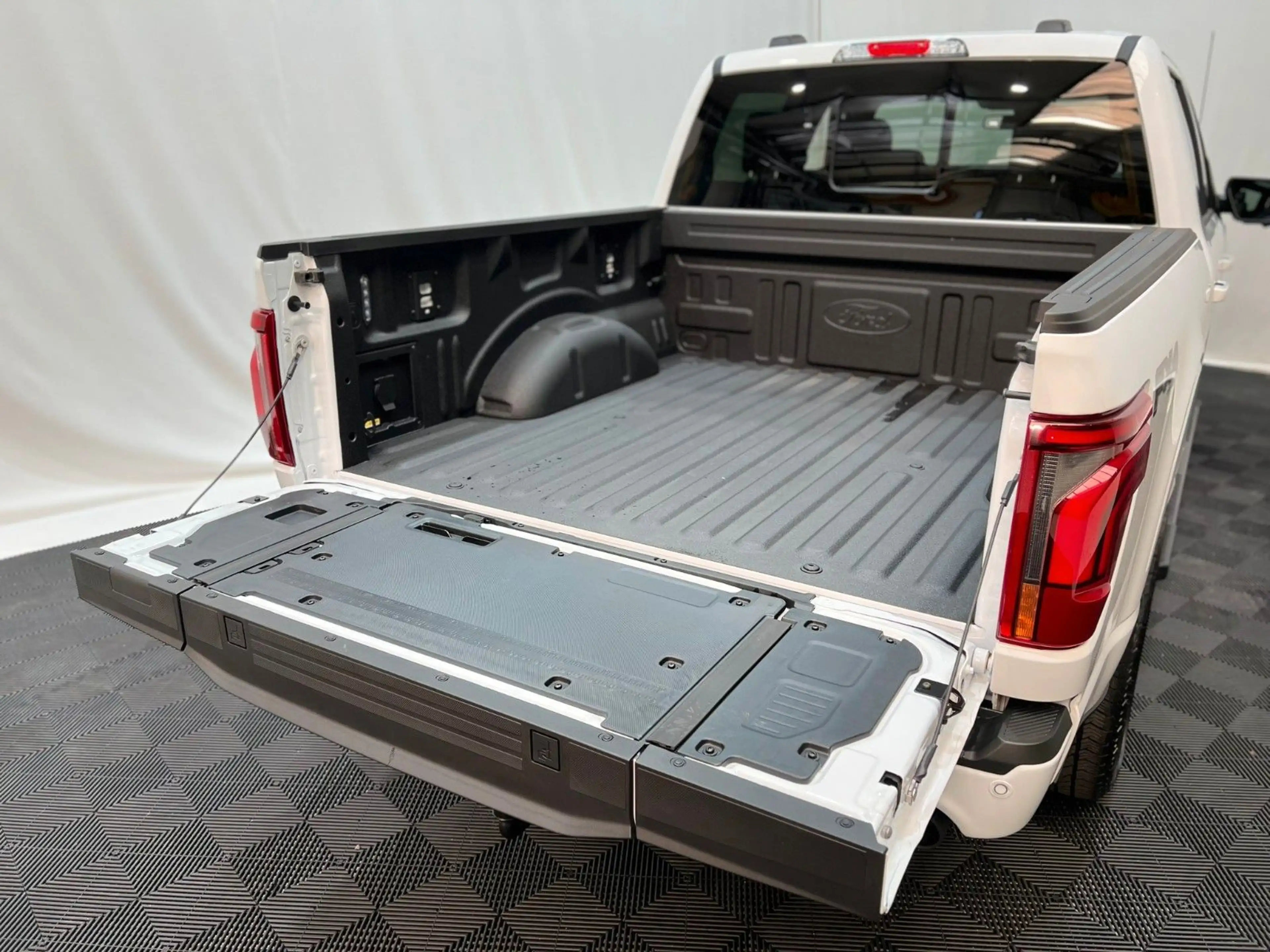Ford F 150 F-150 Lariat 5.0L V8 5,5" Black Ed. MY25 — photo 8