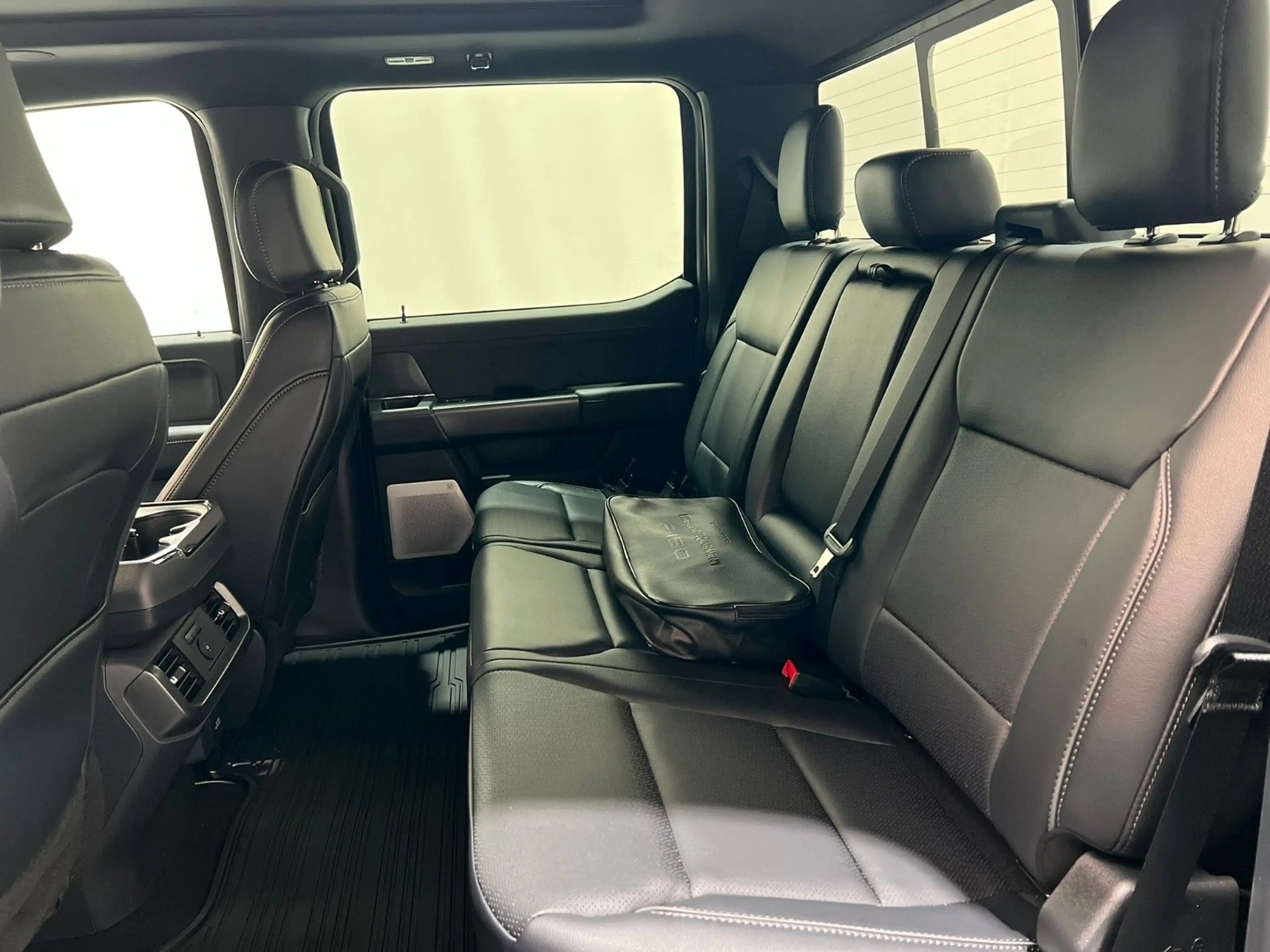 Ford F 150 F-150 Lariat 5.0L V8 5,5" Black Ed. MY25 — photo 10