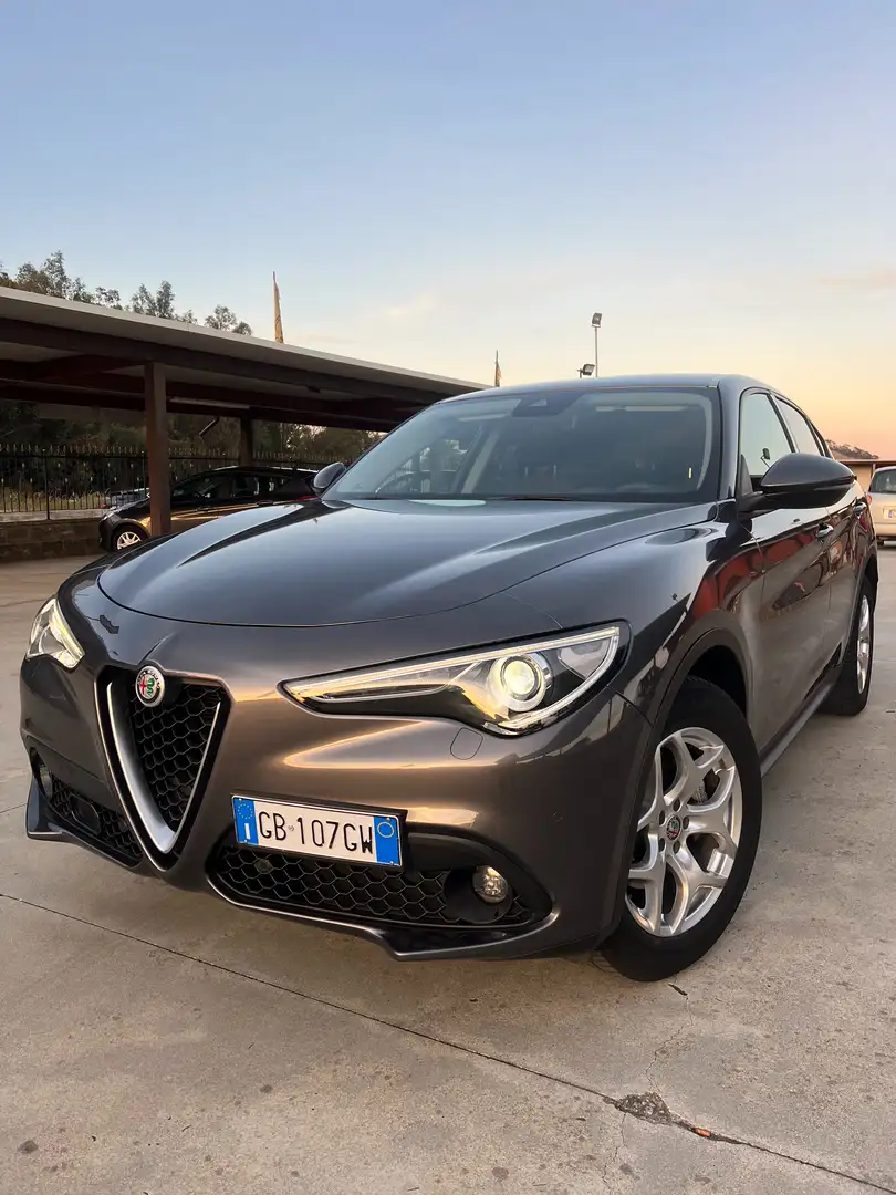 Alfa Romeo Stelvio Stelvio 2.2 t Super Q4 190cv 3 ANNI GARANZIA Gris - 1