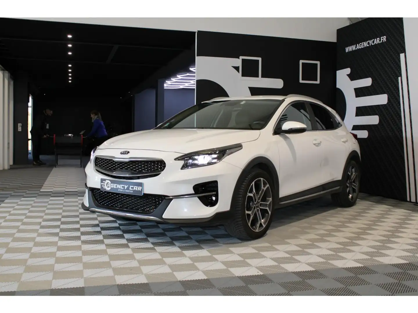 Kia Ceed / cee'd 1.5 T-GDI - 160 Suivi KIA garantie 09/2028 Blanc - 2