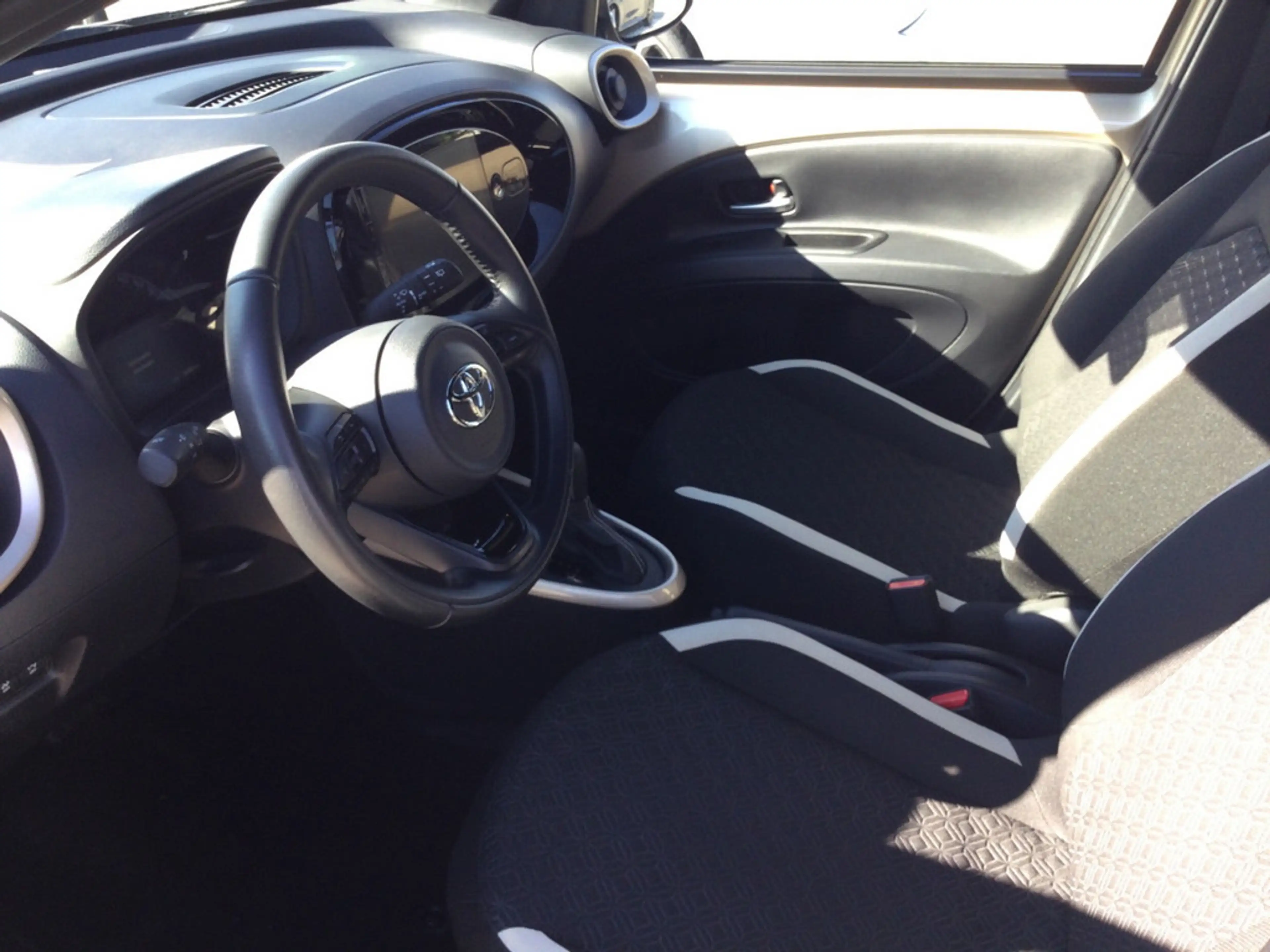 Toyota Aygo X 1.0 Pulse PDC SHZ KAMERA NAVI ACC LED — photo 10