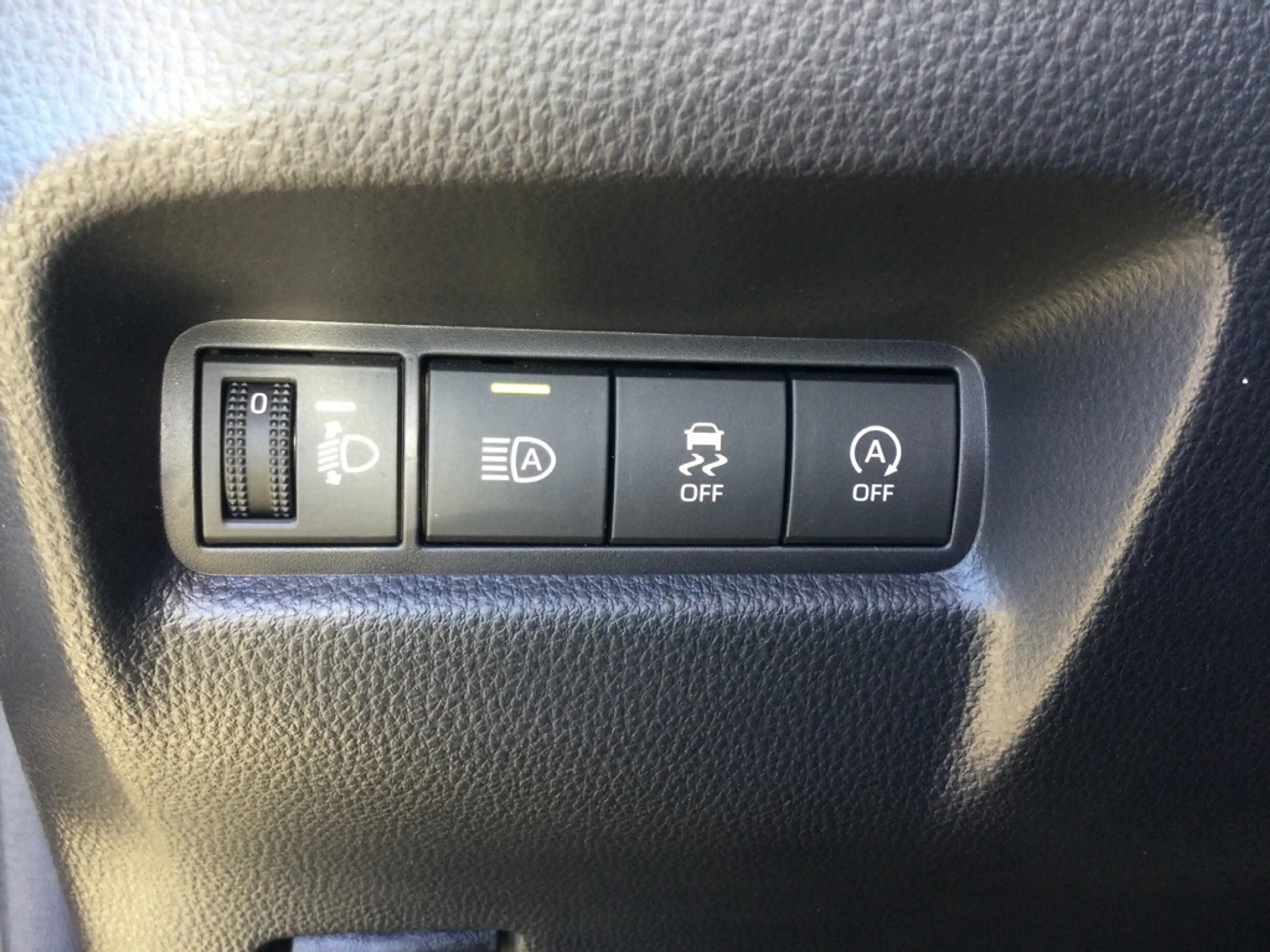 Toyota Aygo X 1.0 Pulse PDC SHZ KAMERA NAVI ACC LED — photo 15