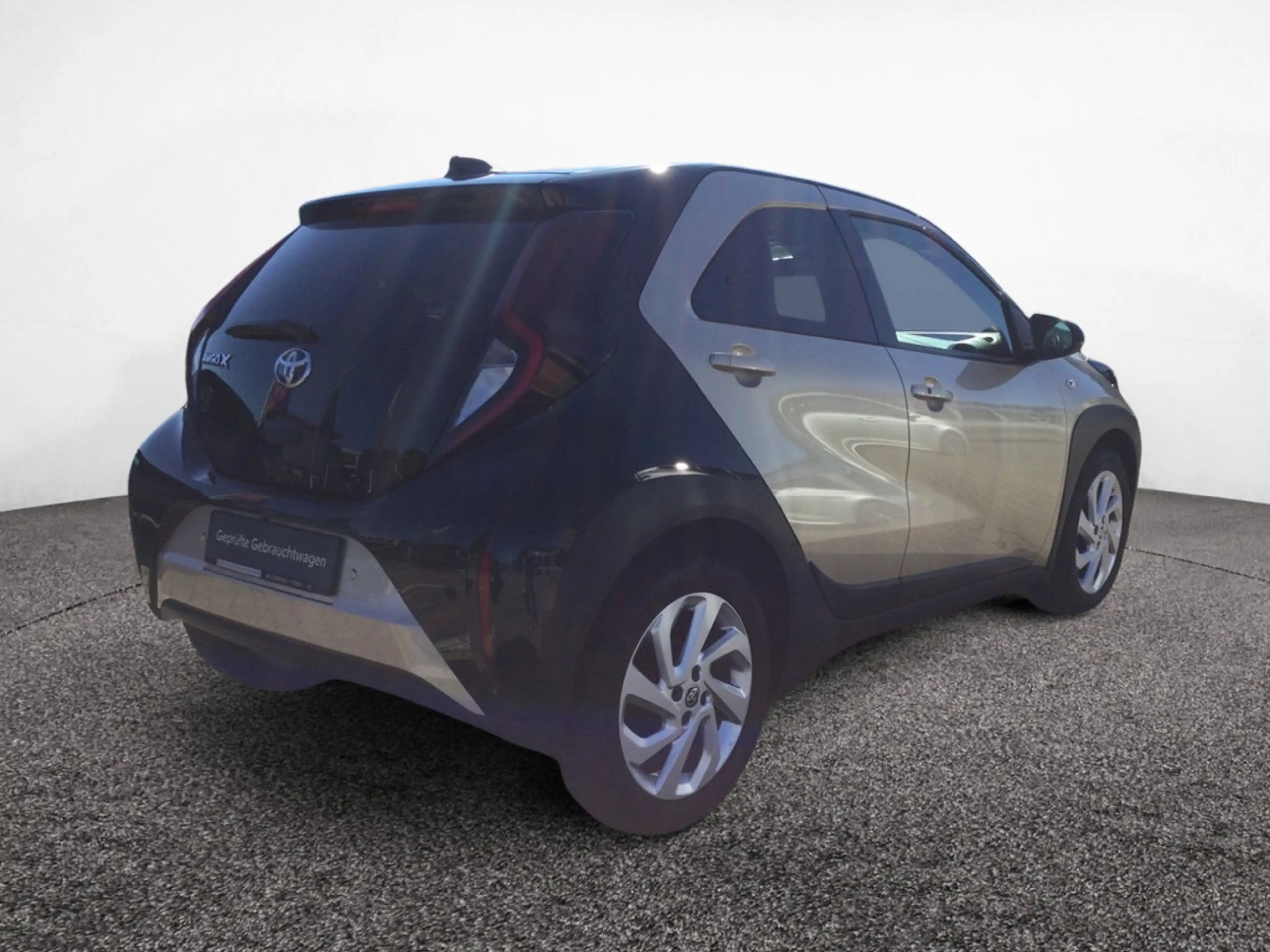 Toyota Aygo X 1.0 Pulse PDC SHZ KAMERA NAVI ACC LED — photo 5
