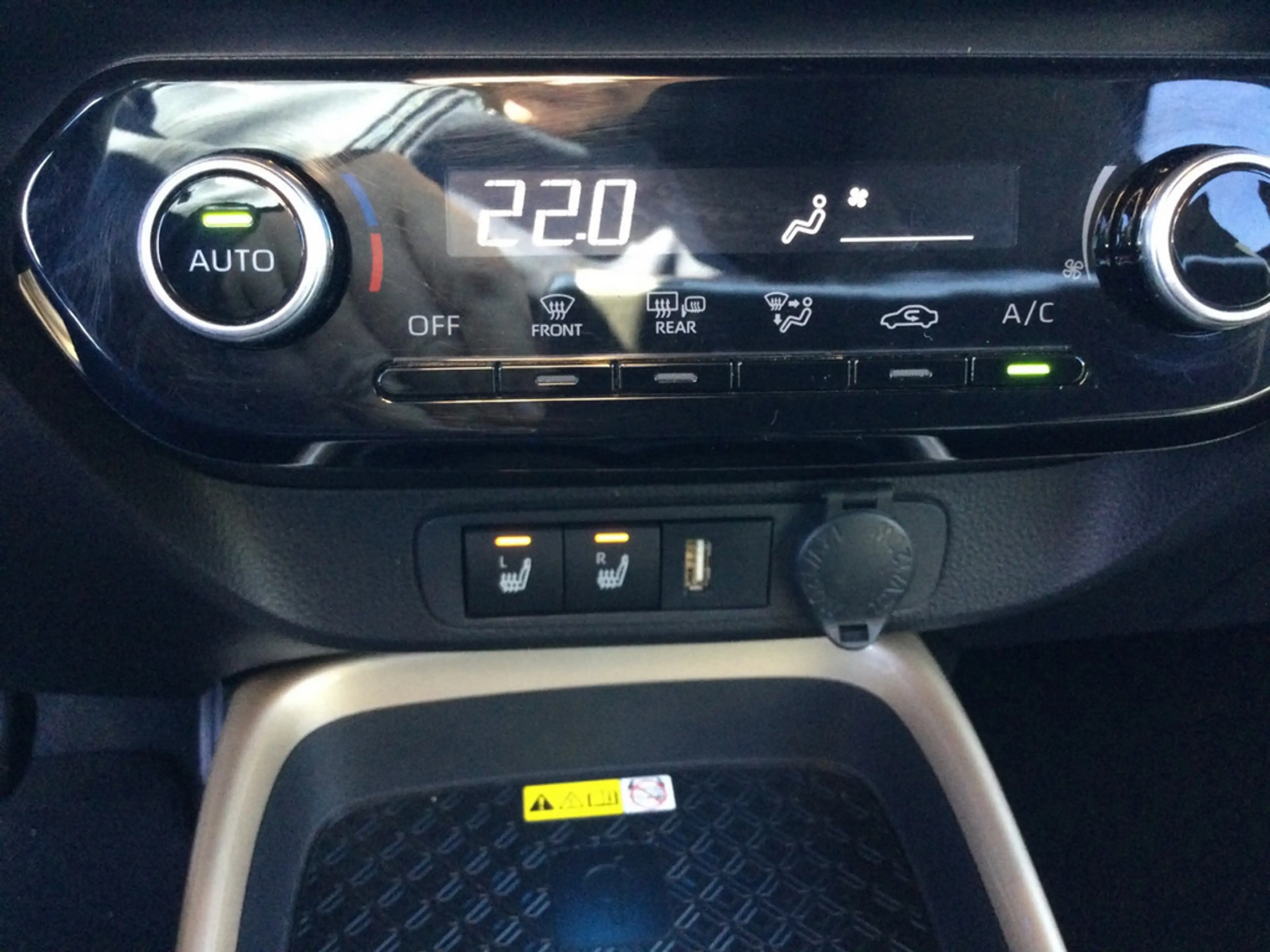 Toyota Aygo X 1.0 Pulse PDC SHZ KAMERA NAVI ACC LED — photo 14