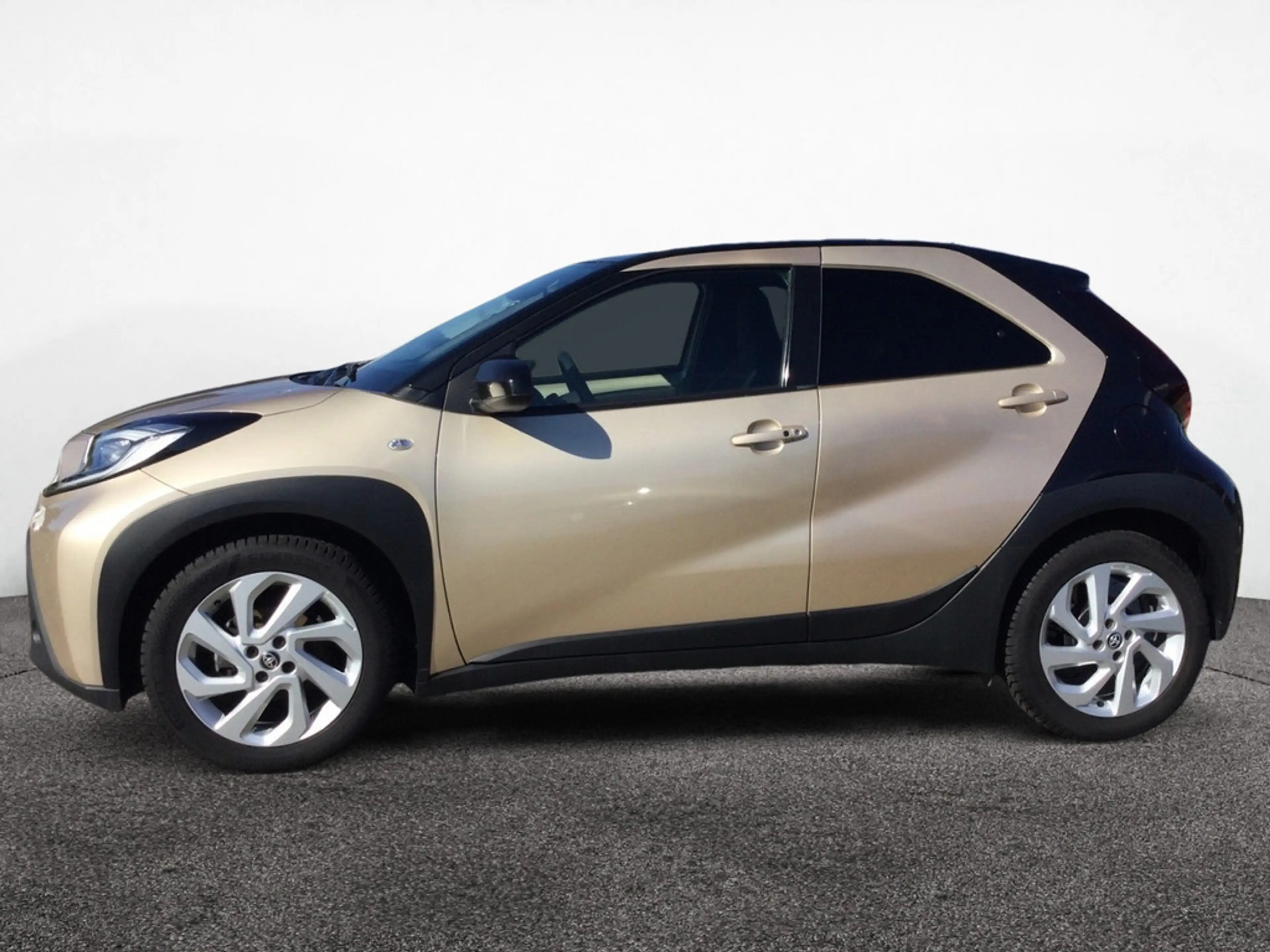 Toyota Aygo X 1.0 Pulse PDC SHZ KAMERA NAVI ACC LED — photo 4
