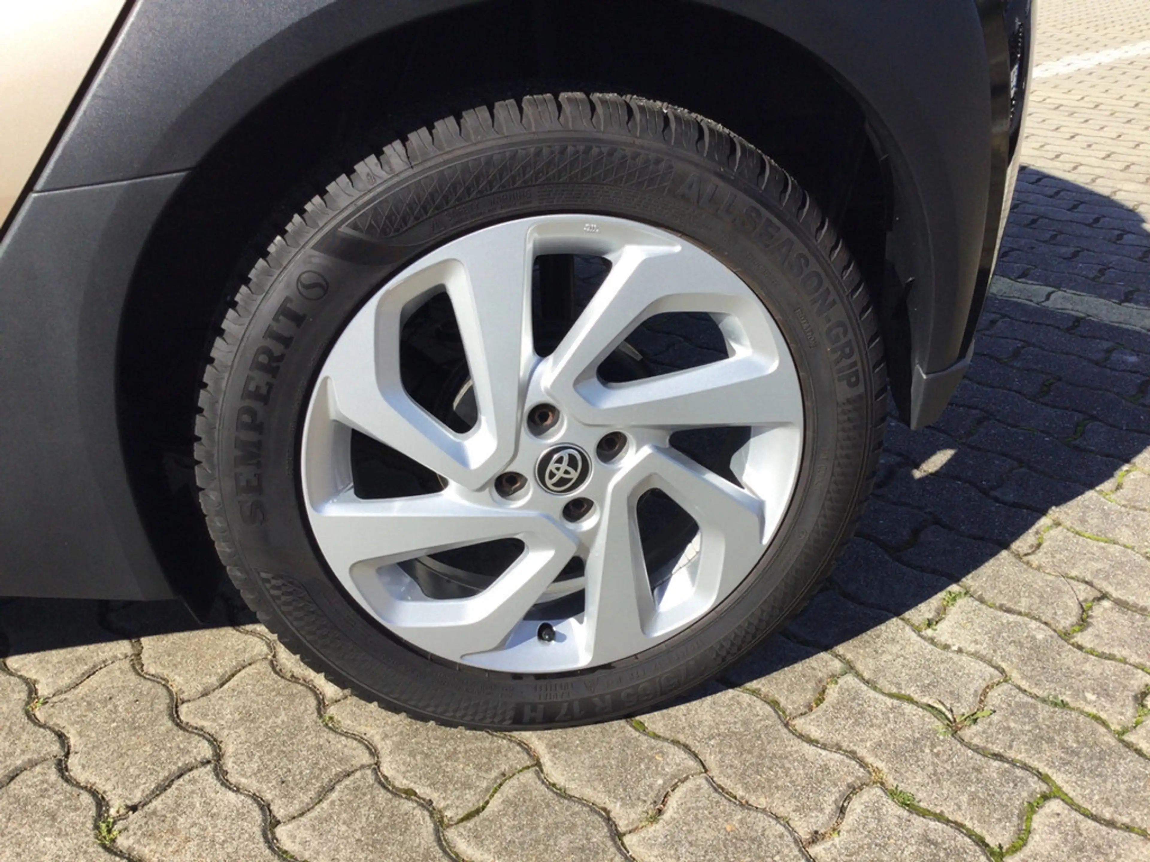 Toyota Aygo X 1.0 Pulse PDC SHZ KAMERA NAVI ACC LED — photo 8