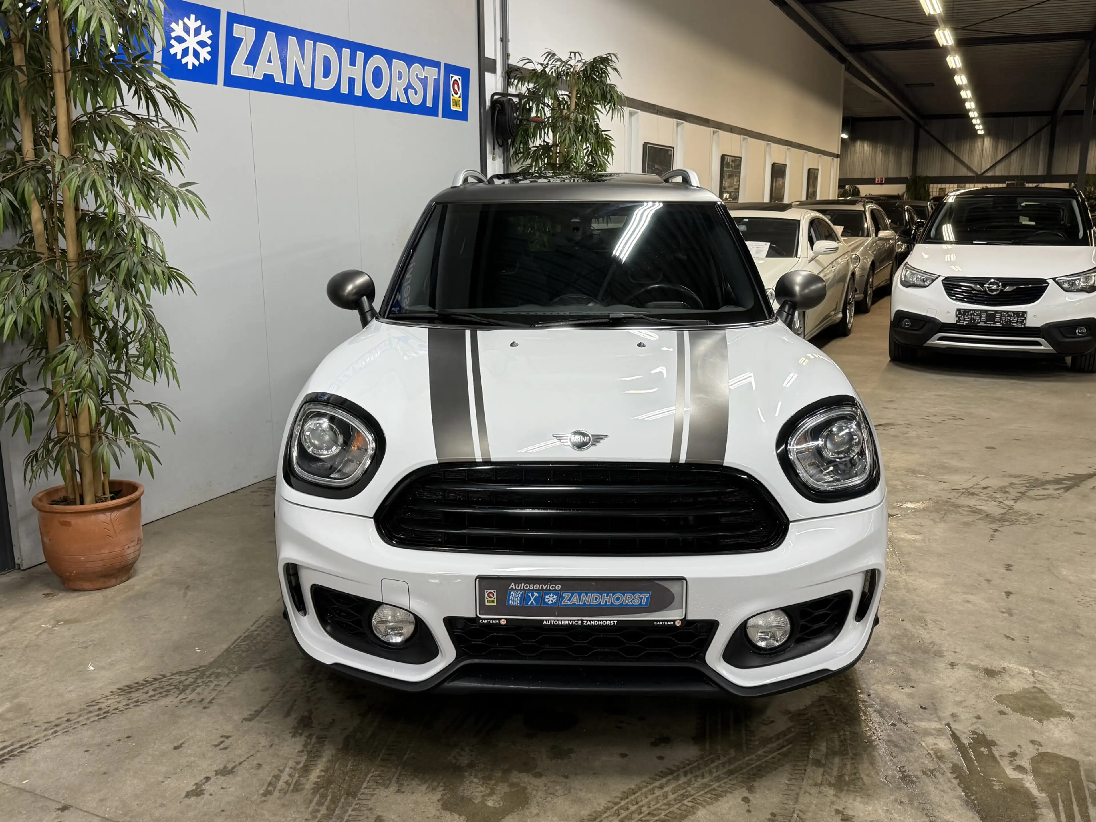 MINI John Cooper Works Countryman 1.5 Business Edition // JCW // panodak // Harman K — photo 2