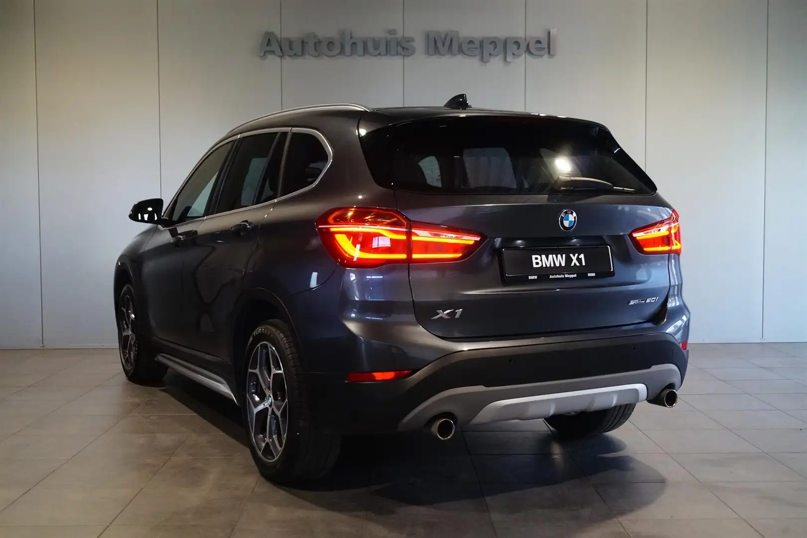 BMW X1 sDrive20i X Line | LED | PDC | Cruise Control | Na Gris - 2