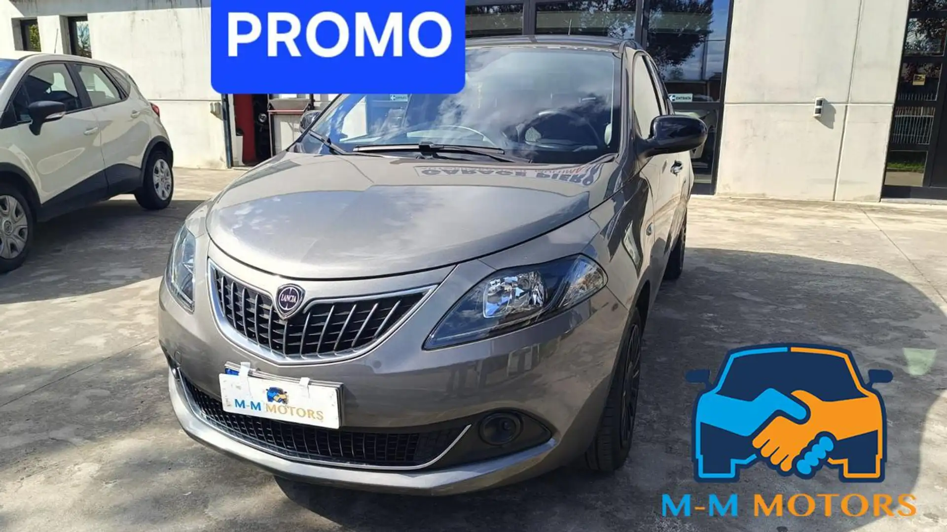 Lancia Ypsilon 1.0 5 porte S&S Hybrid Ecochic Gold "PROMO" Gris - 1