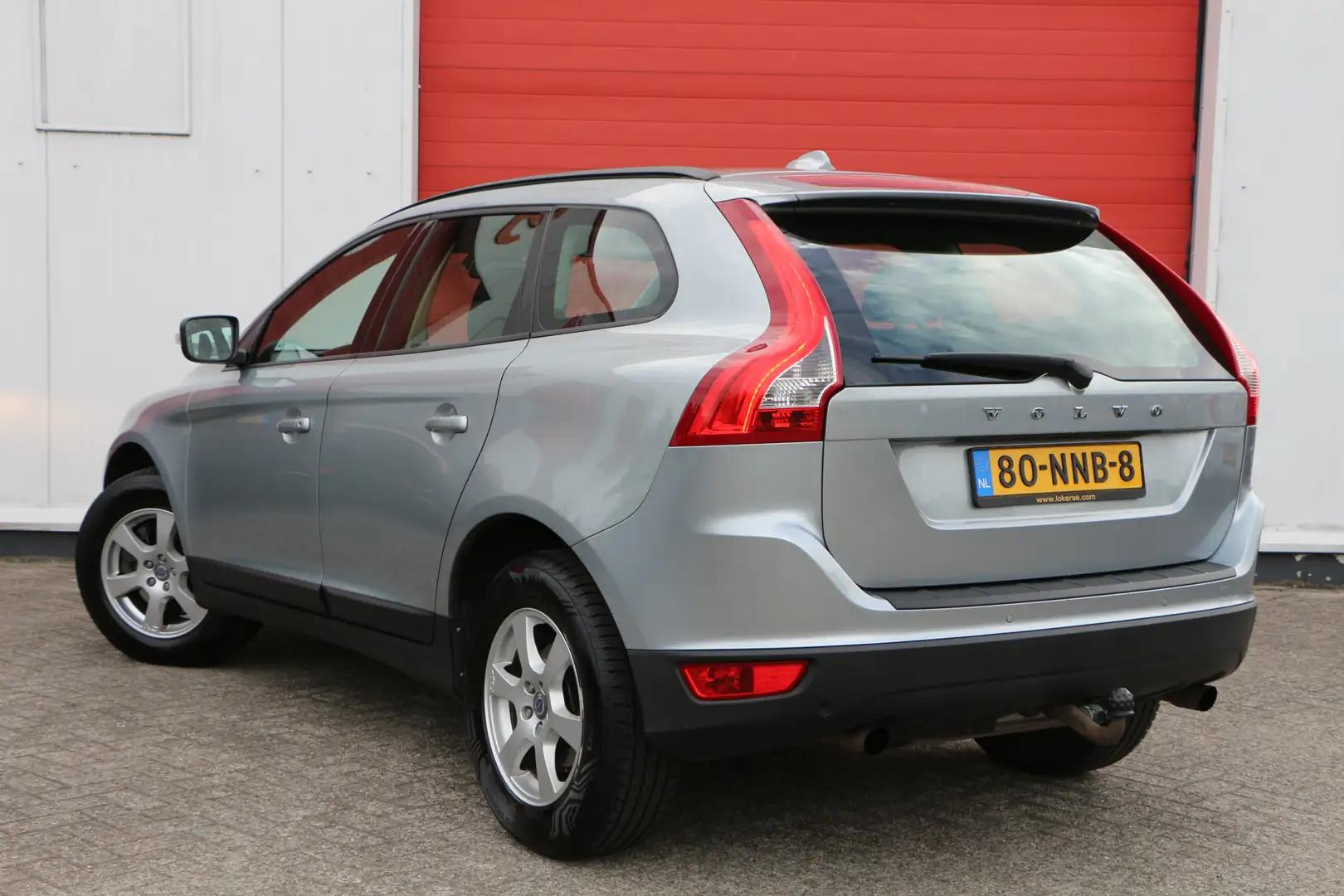 Volvo XC60 2.0T Kinetic Gris - 2