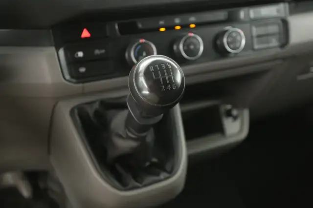 Volkswagen Crafter view 18