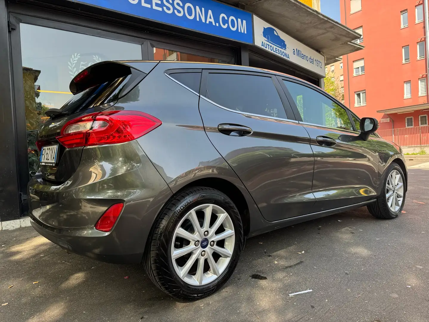 Ford Fiesta Fiesta 5p 1.0 ecoboost Titanium AUTOMATICA! Grijs - 2