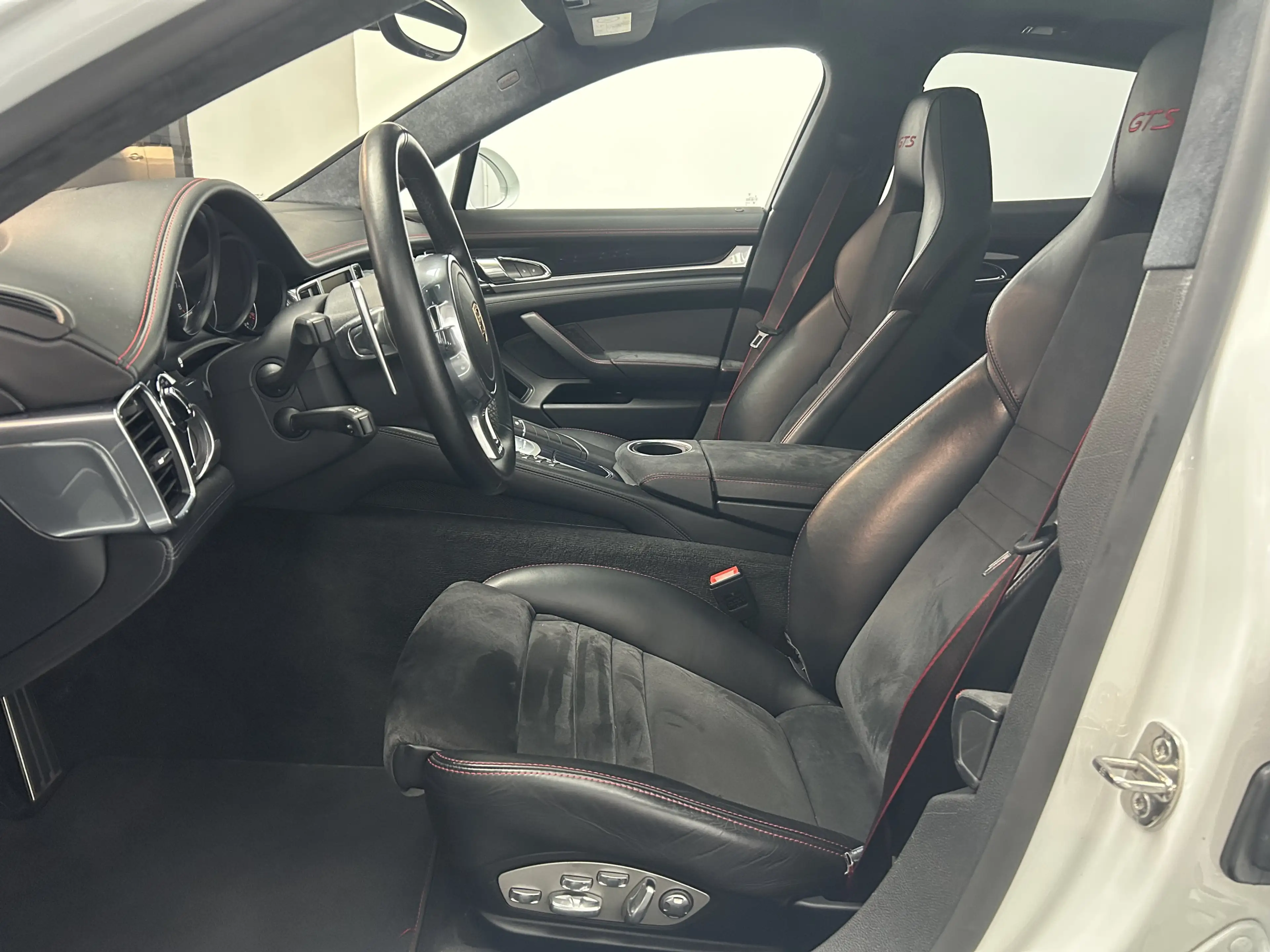 Porsche Panamera GTS S-Dach Alcantara LED Navi BOSE — photo 7