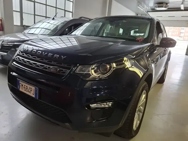 Land Rover Discovery Sport view 8