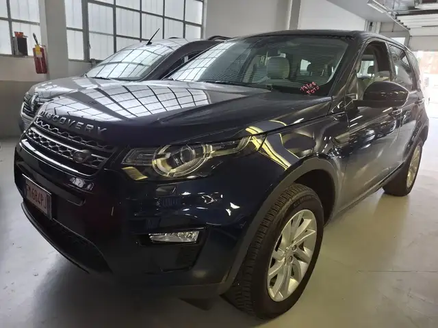Land Rover Discovery Sport view 13