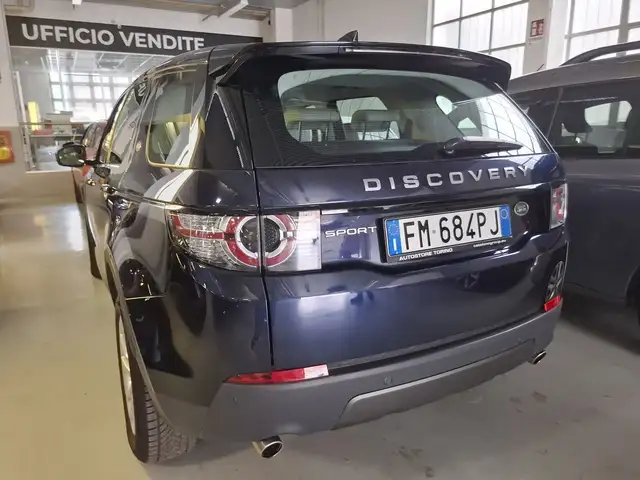 Land Rover Discovery Sport view 12