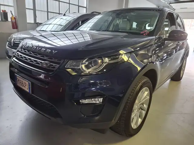 Land Rover Discovery Sport view 7