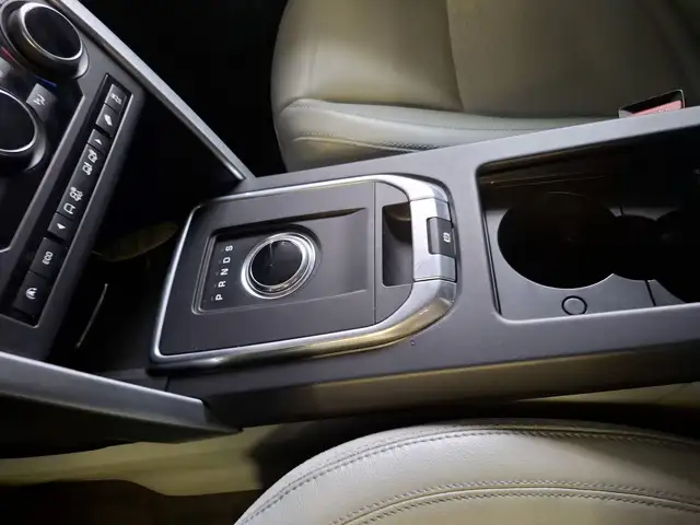 Land Rover Discovery Sport view 10