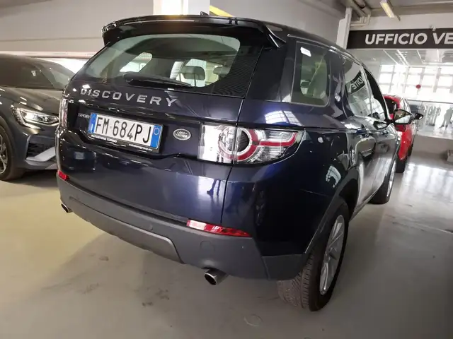 Land Rover Discovery Sport view 9