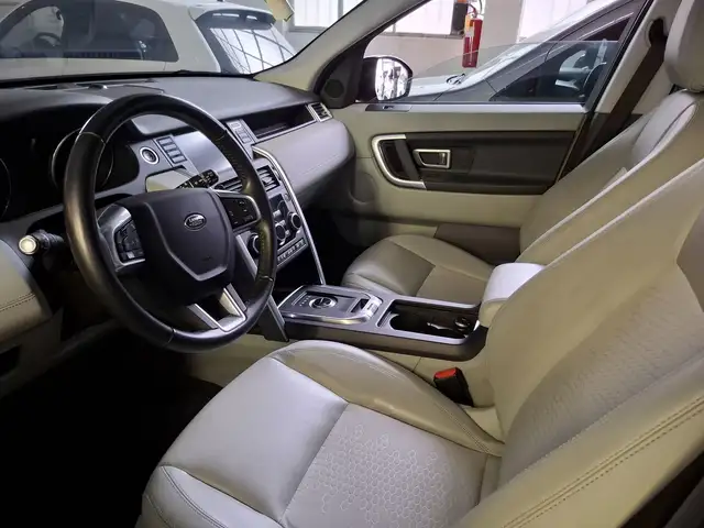 Land Rover Discovery Sport view 15