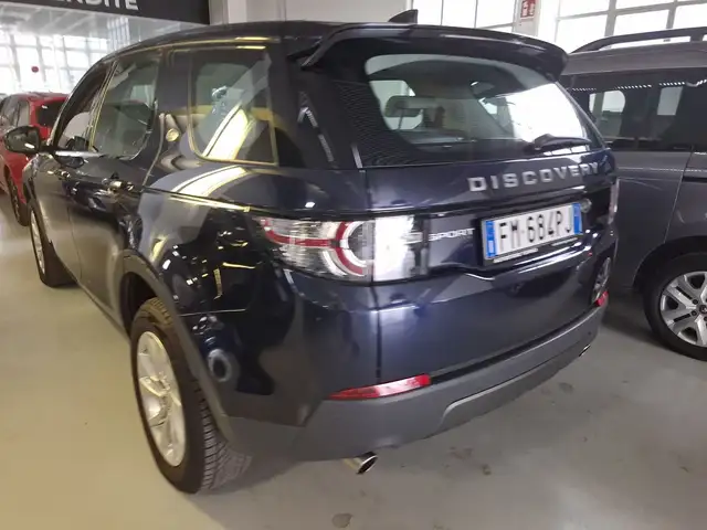 Land Rover Discovery Sport view 6