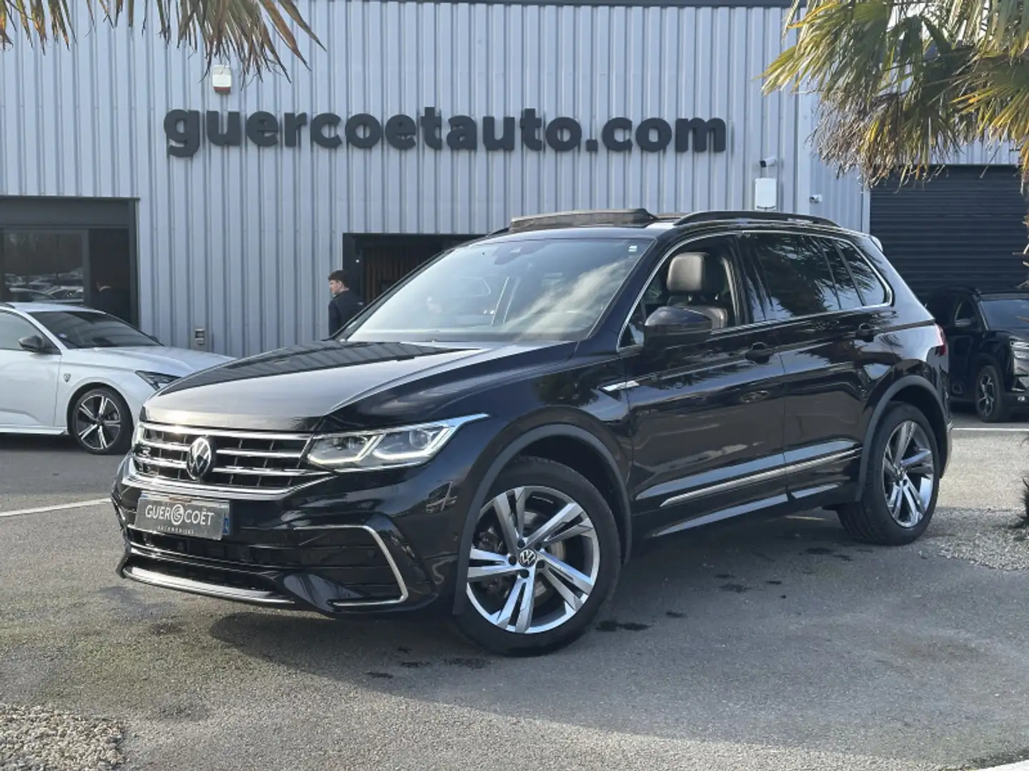 Volkswagen Tiguan 2.0 TDI 200CH R-LINE 4MOTION DSG7 Noir - 1
