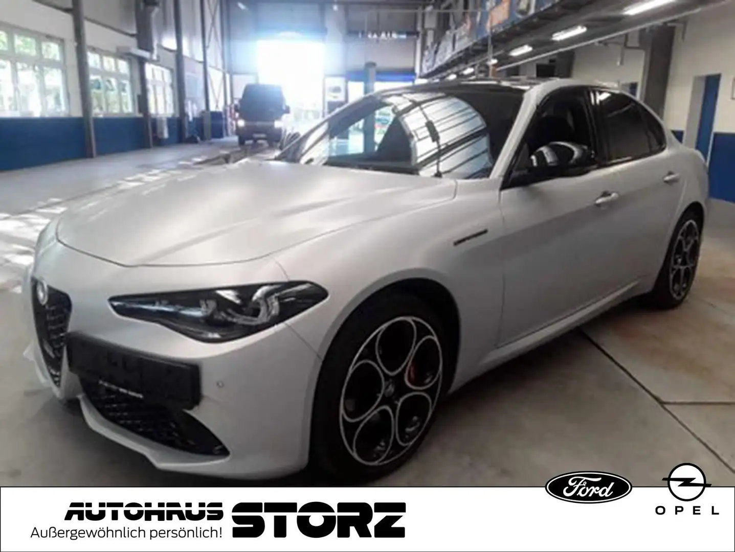 Alfa Romeo Giulia Competizione Q4 GRIGIO LUNARE MATT Weiß - 1