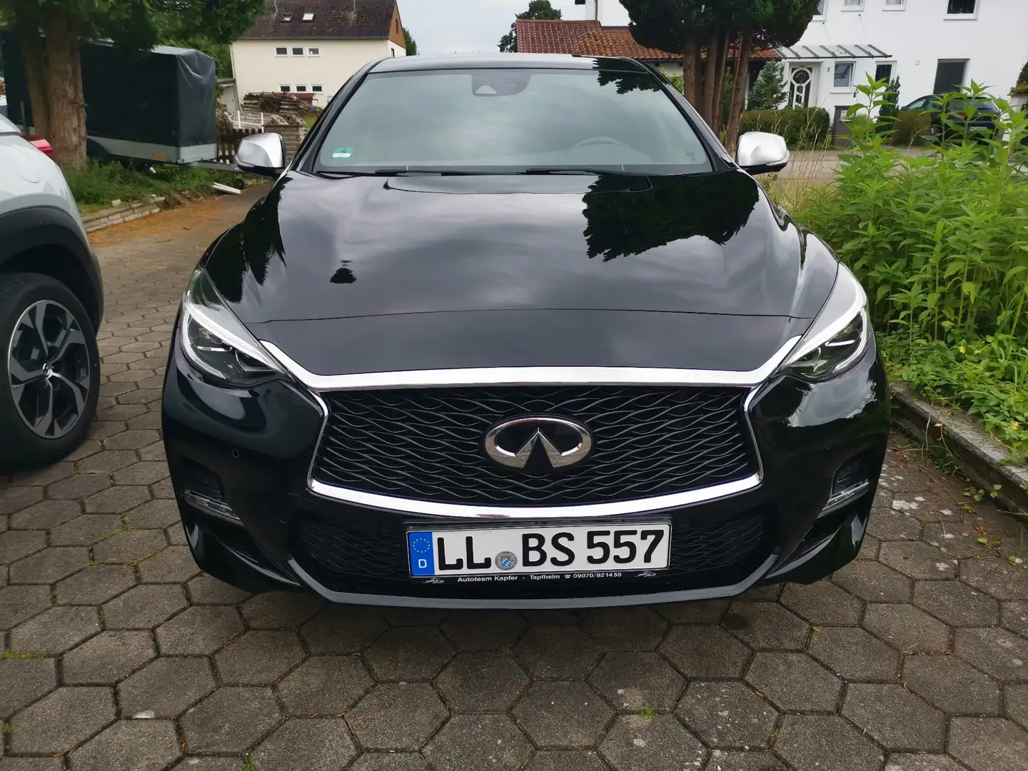 Infiniti Q30 2.0t DCT AWD Sport City Black TOP Schwarz - 2