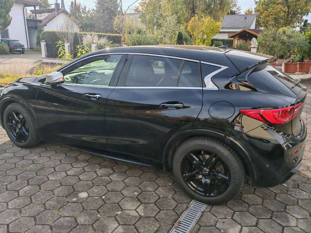 Infiniti Q30 2.0t DCT AWD Sport City Black TOP
