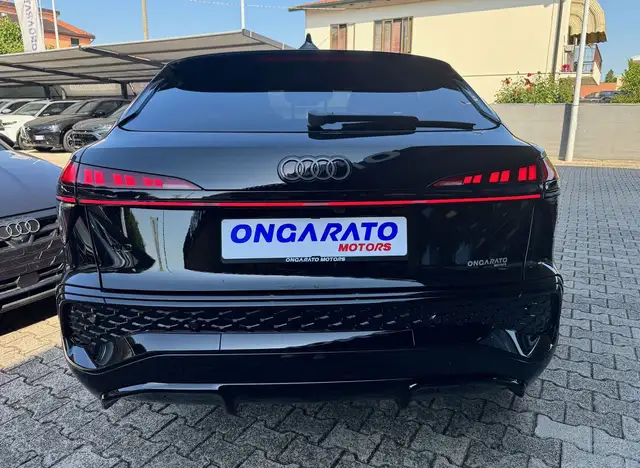 Audi Q3 view 5