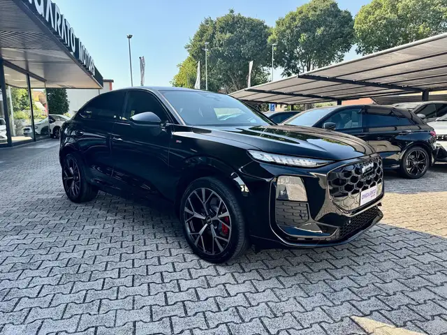 Audi Q3 view 3