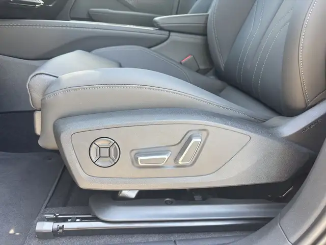 Audi Q3 view 10