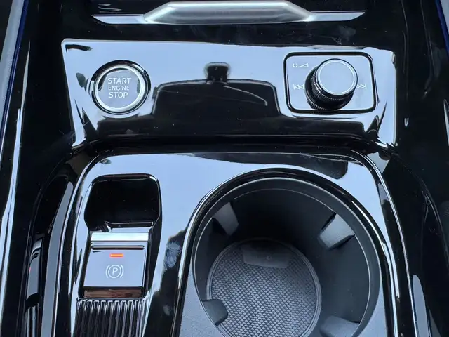 Audi Q3 view 14