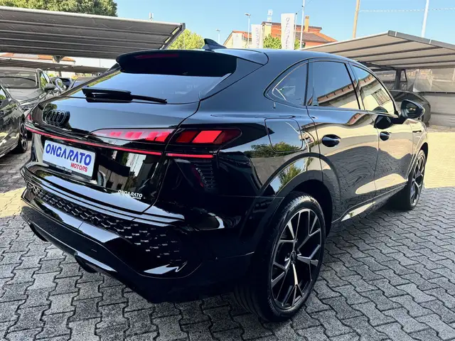 Audi Q3 view 4