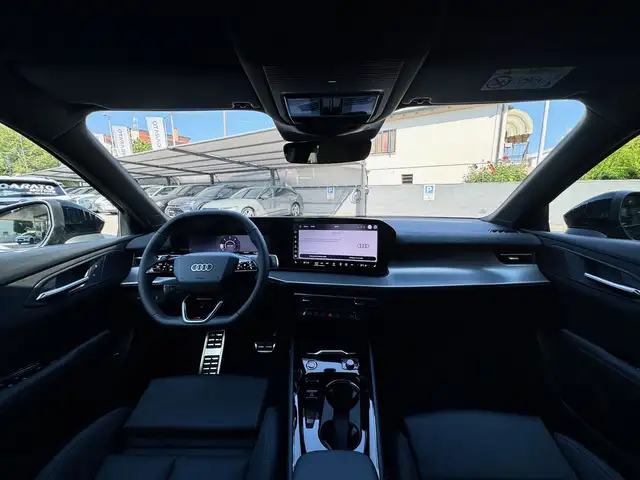 Audi Q3 view 12