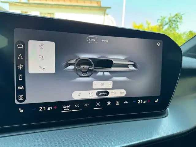 Audi Q3 view 15