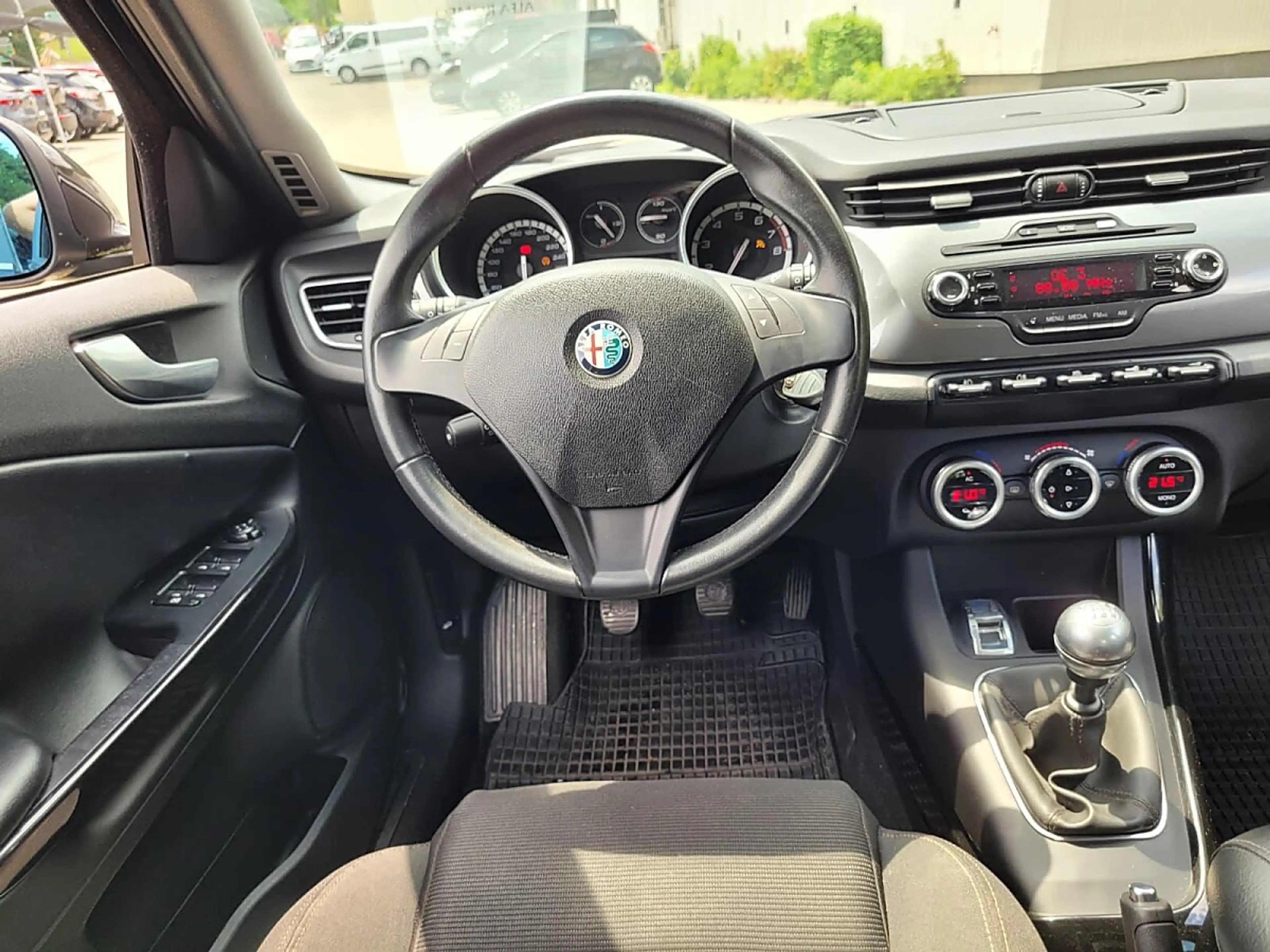 Alfa Romeo Giulietta 1,4 TB Distinctive — photo 11