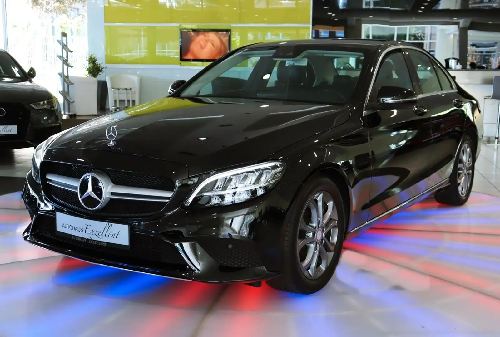 Mercedes-Benz C 300 Lim. Automatik*LEDER*KAMERA*NAVI*SHZ*LED* Negro - 1