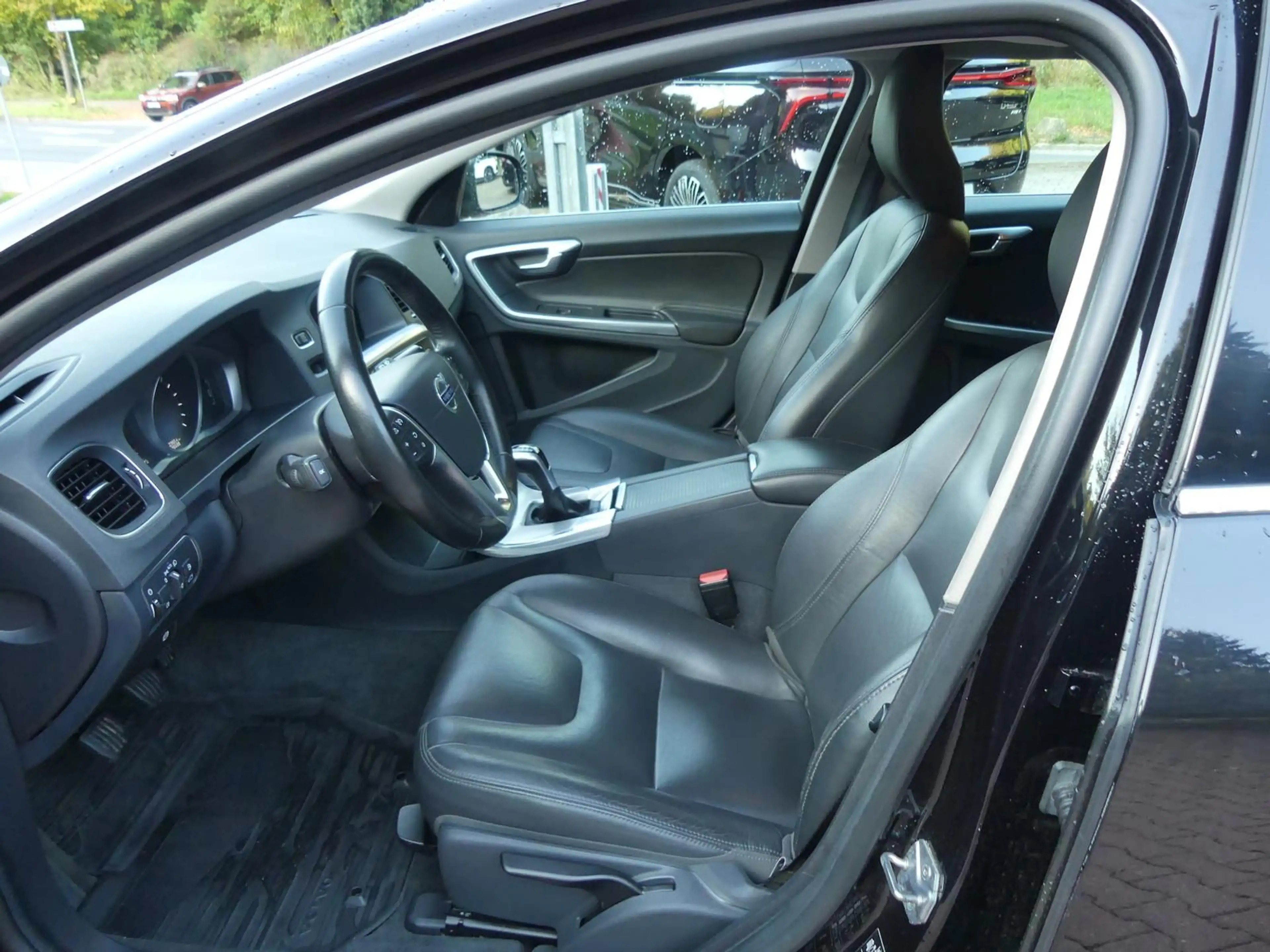 Volvo V60 *T4*Kombi 2.0*Klima*Sitzhzg*Navi*Leder*Xenon* — photo 10