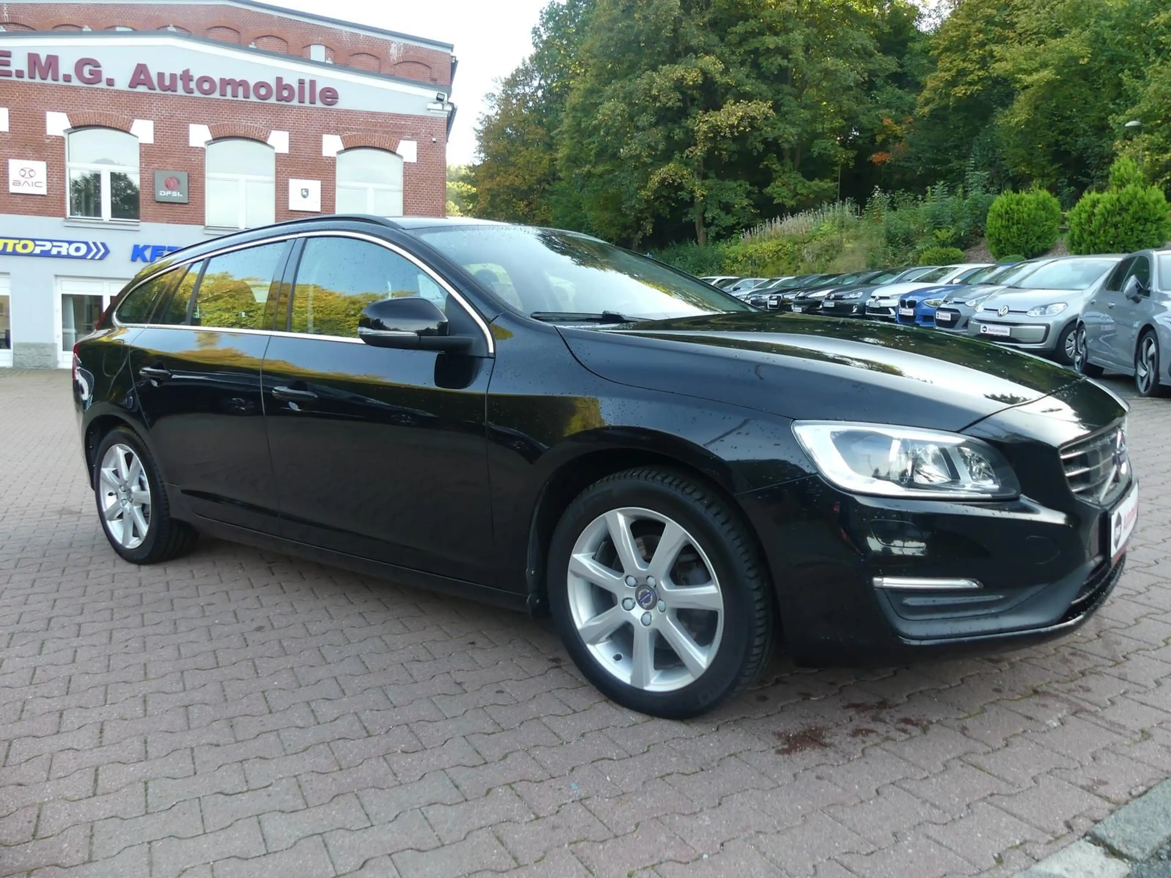 Volvo V60 *T4*Kombi 2.0*Klima*Sitzhzg*Navi*Leder*Xenon* — photo 3