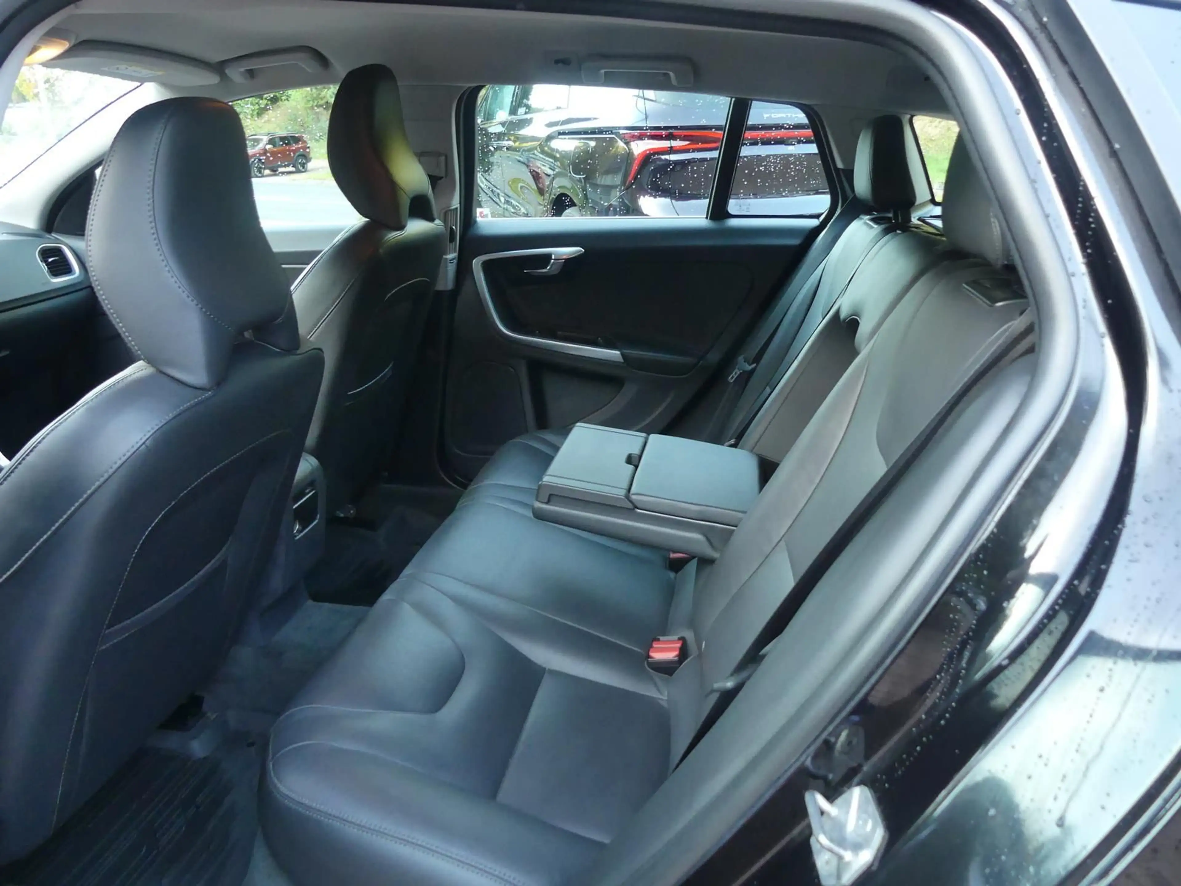 Volvo V60 *T4*Kombi 2.0*Klima*Sitzhzg*Navi*Leder*Xenon* — photo 11